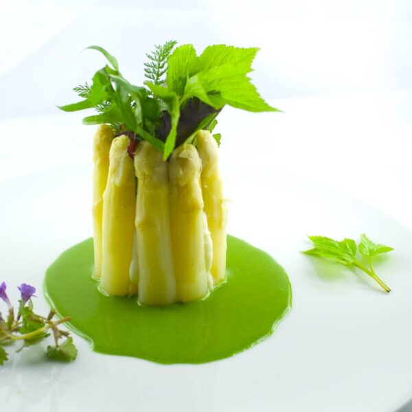 spargel auf gierschsauce-min