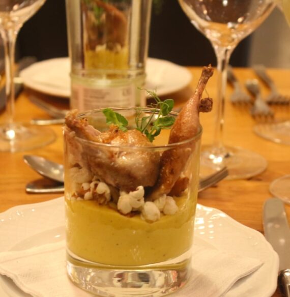 Maispüree mit Pfifferlingen, Popcorn und Wachtel-min