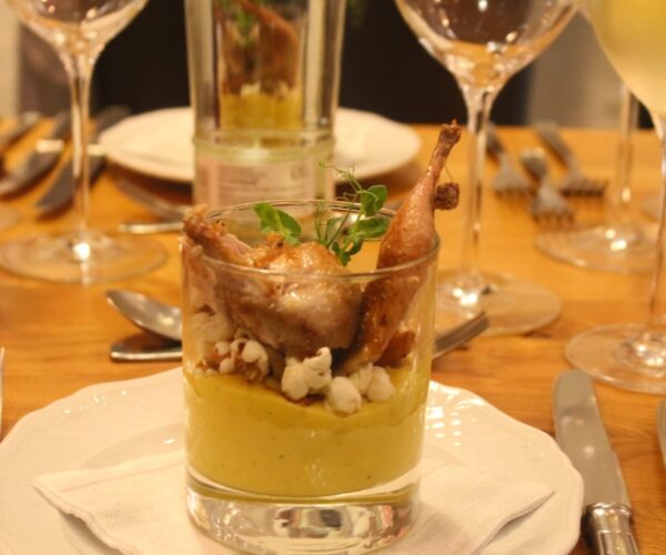 Maispüree mit Pfifferlingen, Popcorn und Wachtel-min