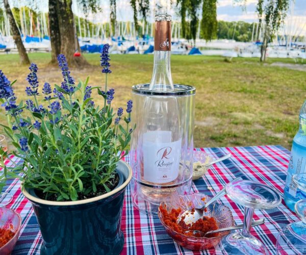 Rosé-Apero am See