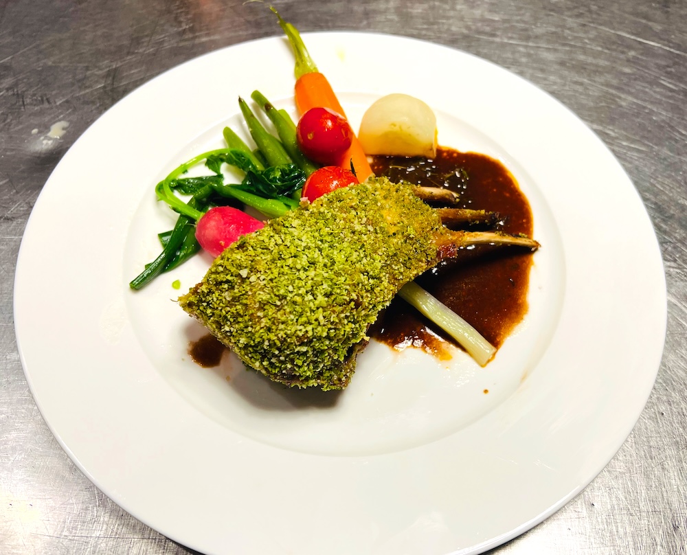 Rezept Lammkrone mit Petersilienkruste an Thymiansauce – Bild 8