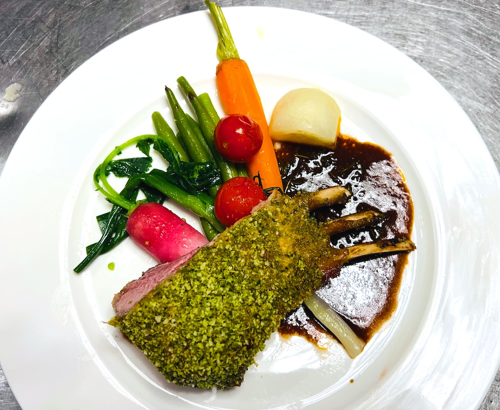 Rezept Lammkrone mit Petersilienkruste an Thymiansauce – Bild 7