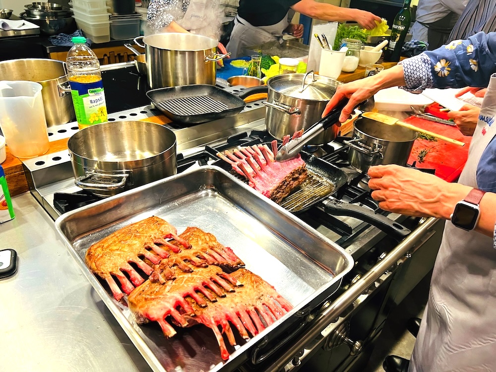 Rezept Lammkrone mit Petersilienkruste an Thymiansauce – Bild 3